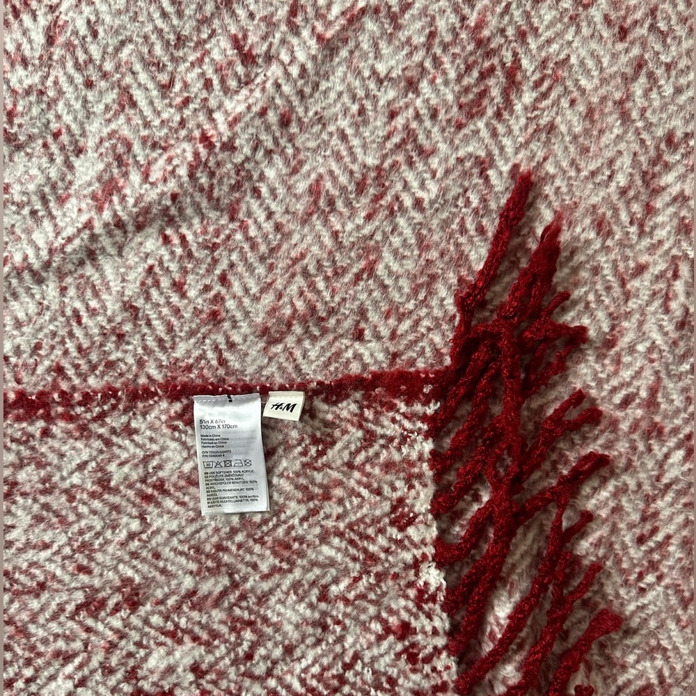 H&M 51”x67” throw - Picture 3 of 3